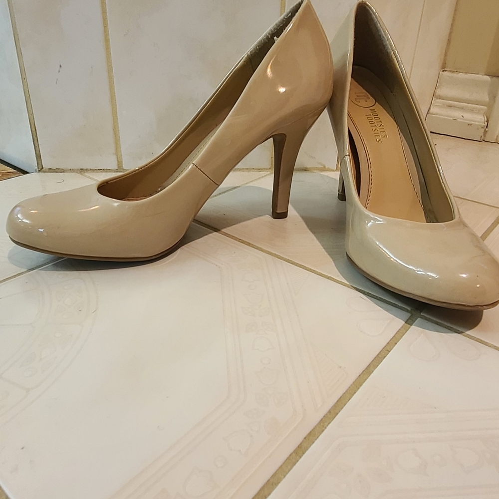 Nude round toe high heels